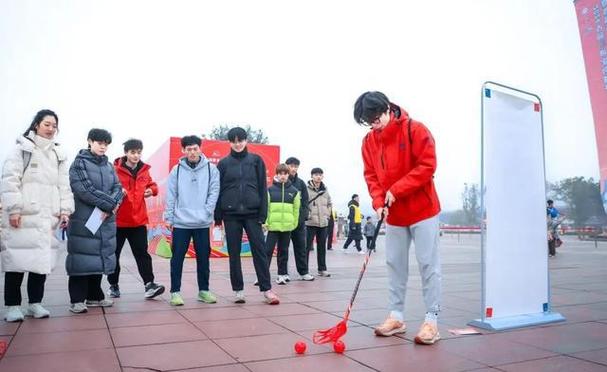 推动足球运