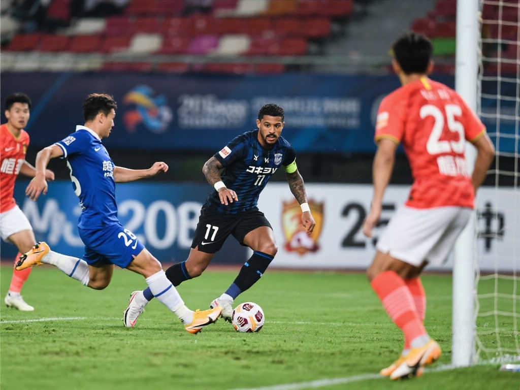 主場加冕的 主場加冕的